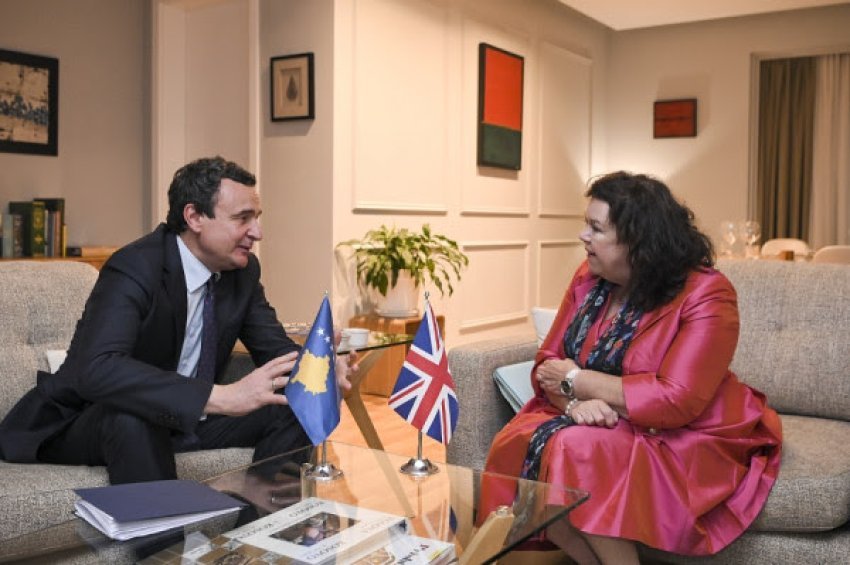 kurti takon perfaqesuesen britanike karen pierce 687605d295b0d