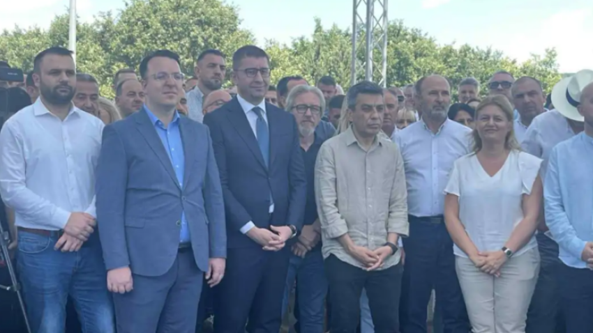 leshohen ne perdorim 20 kilometrat e pare te autostrades kercove oher mickoski ky projekt kishte stagnuar me vite sot u be realitet 6873beaecd266