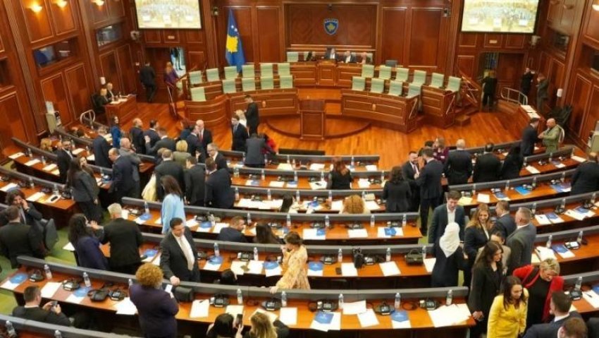 Muharremi: E papranueshme, derisa Kosova digjej me mbi 100 zjarre, deputetët e mbanin vendin të bllokuar 3 muharremi e papranueshme derisa kosova digjej me mbi 100 zjarre deputetet e mbanin vendin te bllokuar 6885f3c9222b0