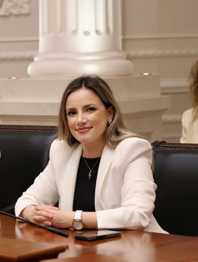 musa gjuha shqipe eshte e paprekshme mos u mashtroni nga cirku opozitar 686ed06a376db