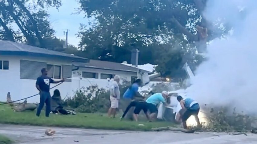 nje aeroplan i vogel me kater pasagjere u rrezua ne nje lagje te banuar ne florida 68767763c2639