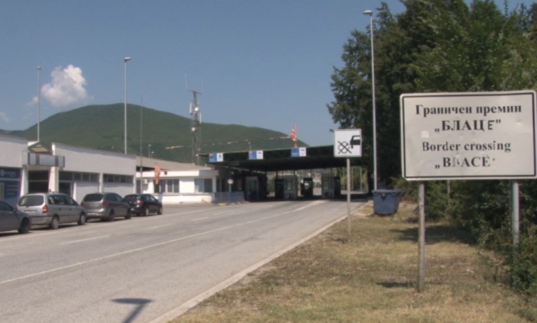 Normalizohet komunikacioni rrugor deri në vendkalimin kufitar Bllacë 2 normalizohet komunikacioni rrugor deri ne vendkalimin kufitar bllace 686b8703621e3