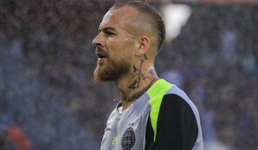 nuk e duron humbjen nga shqiptaret lojtari rumun shkakton skandal 688a9122668e7