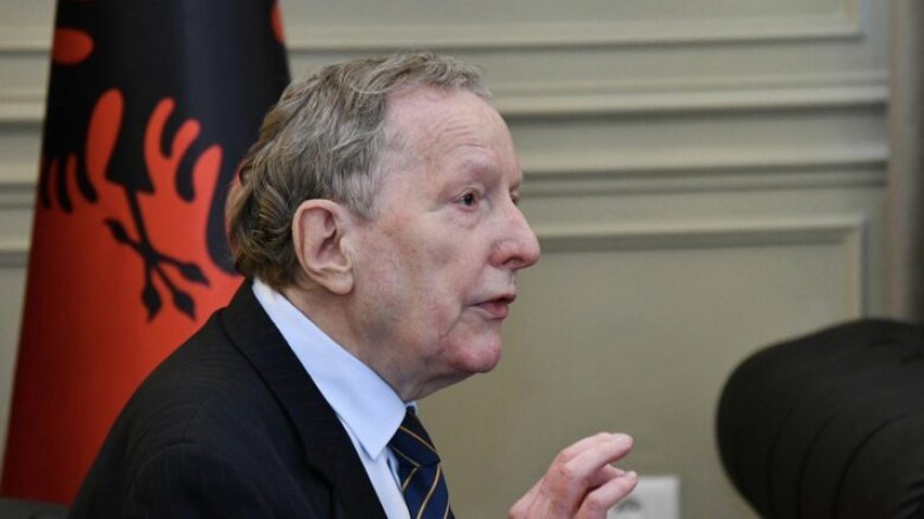 pedagogu qe shoqeroi ish ambasadorin gjerman ne shqiperi flet per momentet e tij te fundit 6872f1d33f20f