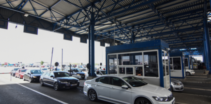 pritjet deri ne pese minuta kjo eshte gjendja ne pikat kufitare 688b1dbbaa795