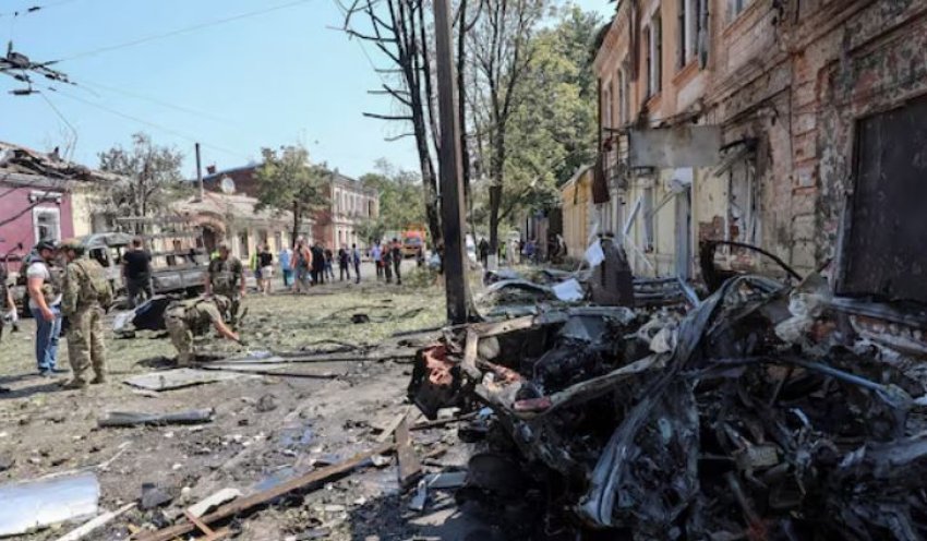 rekord sulmesh nga rusia rreth 700 drone dhe 13 raketa hedhen mbi ukraine 686e1ddf050e1