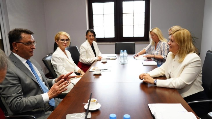 Takim Bozhinovska-Sllaveski: Prioritet stabiliteti financiar dhe energjetik 3 takim bozhinovska sllaveski prioritet stabiliteti financiar dhe energjetik 68889afee7b26