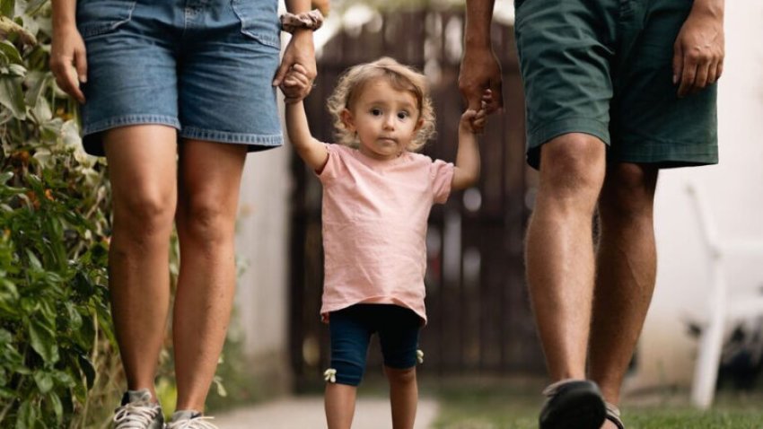 truku interesant qe ndihmon femijet te ecin per here te pare pa mbeshtetje 6881b3ff4a24e