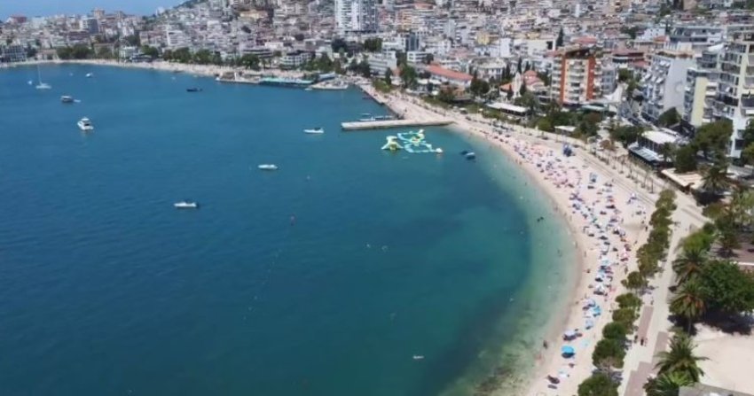 turiste nga e gjithe bota po shijojne detin e sarandes dhe ksamilit rama brigjet e jonit joshje me shikim te pare 6884be0bd69e1