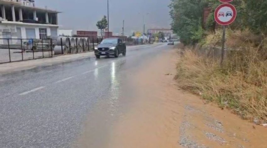 vijojne reshjet e dendura te shiut ne kukes autoritetet thirrje drejtuesve te mjeteve tregoni kujdes ja cilat akse jane problematike 688906f4d9291