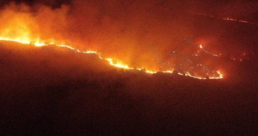 zjarri masiv ne devoll flaket perhapen me shpejtesi drejt kapshtices ekipet zjarrfikese nga korca maliqi e pusteci ne gatishmeri 687dd2166ac9c