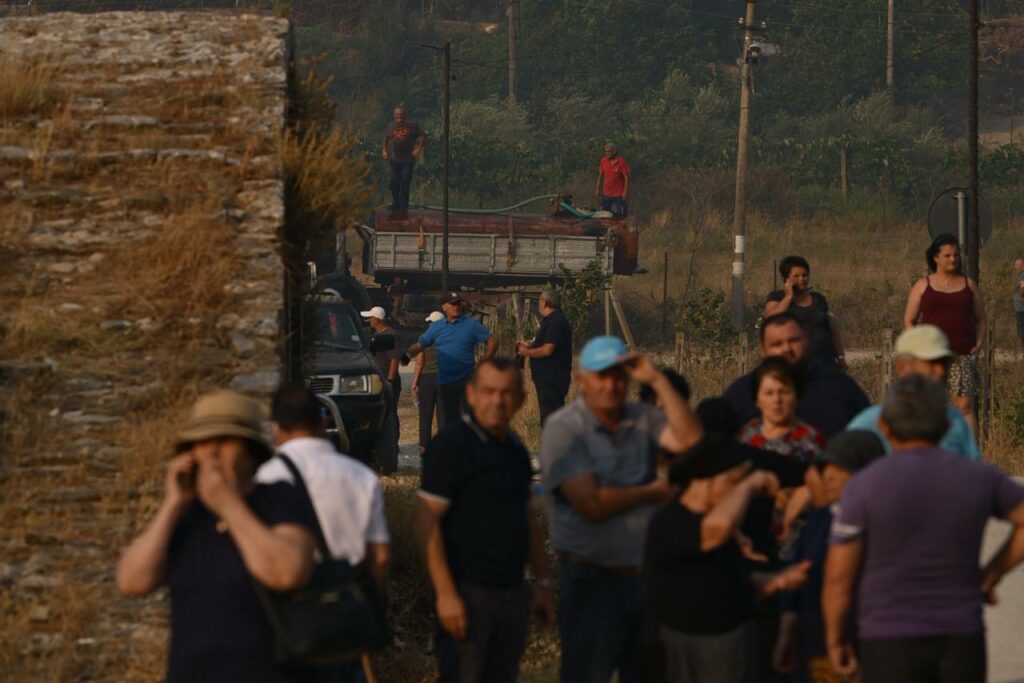 zjarri ne kalase te delvines flaket perparojne drejt zones se banuar 68866a227eee5