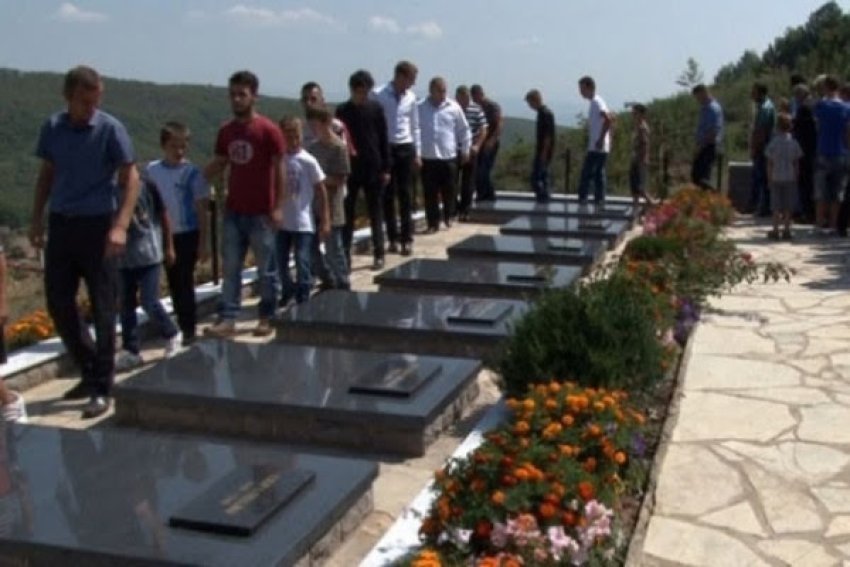 27 vjet nga vrasja e 11 anetareve te familjes asllani 68ad506fe9f3d