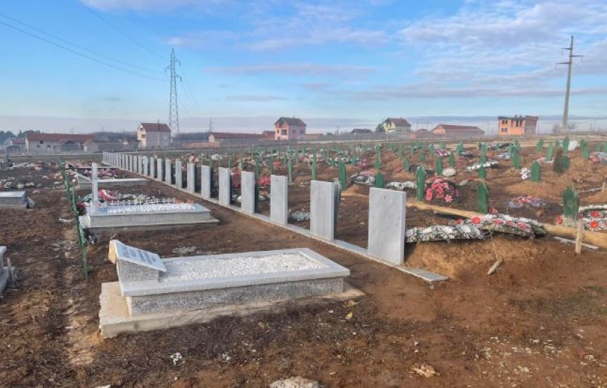 58-vjeçari që vdiq pasi ra në hapësirë të ashensorit, varroset sot në Ferizaj 3 58 vjecari qe vdiq pasi ra ne hapesire te ashensorit varroset sot ne ferizaj 68aff3731ca6e