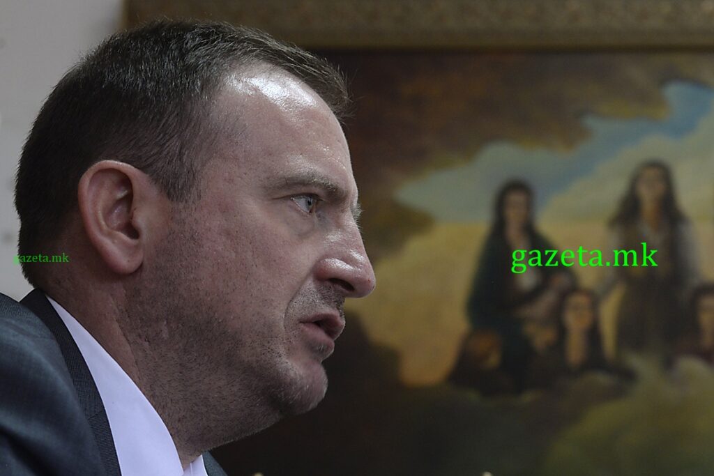 ARBEN TARAVARI GAZETA MK 1