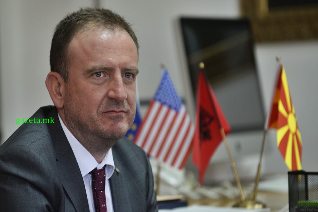 ARBEN TARAVARI GAZETA MK 2