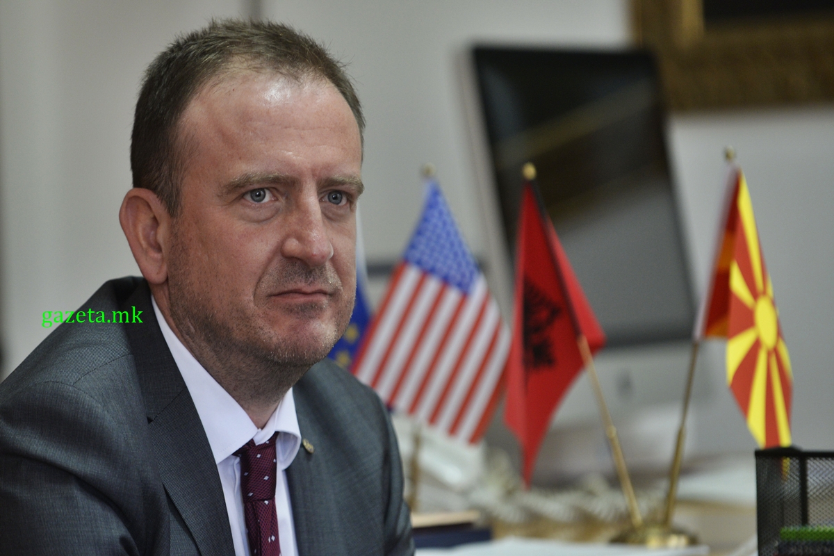 ARBEN TARAVARI GAZETA MK 2