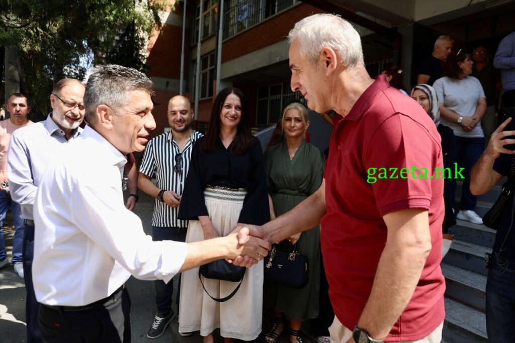 Izet Mexhiti: Investimi në shkolla është investim në të ardhmen e fëmijëve tanë! (FOTO) 2 IZET MEXHITI 6 1