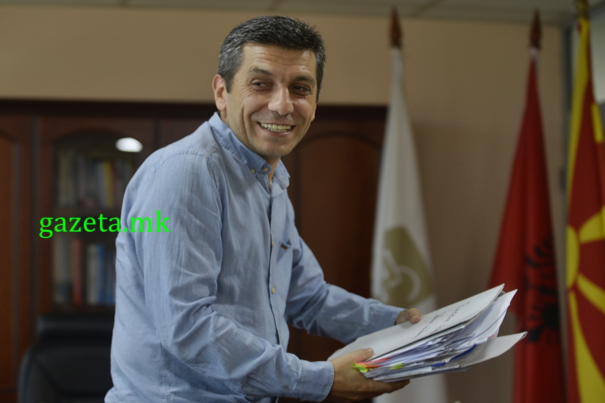 IZET MEXHITI GAZETA MK