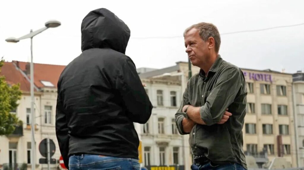 a po punon kamera rrefimi i gazetarit te bbc si u infiltrova mes trafikanteve 689918b9c6175