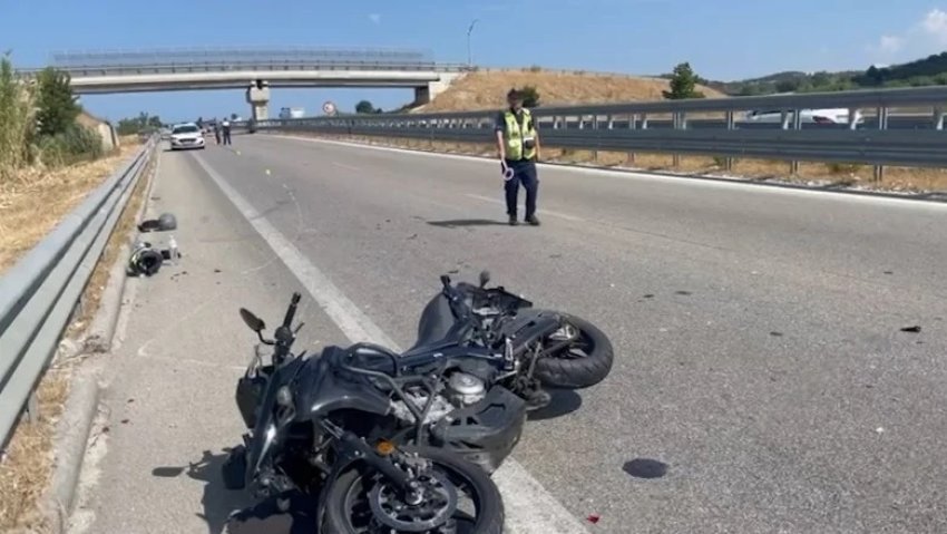 aksident ne aksin levan tepelene motori perplaset me automjetin plagoset drejtuesi 688e68f88f4de