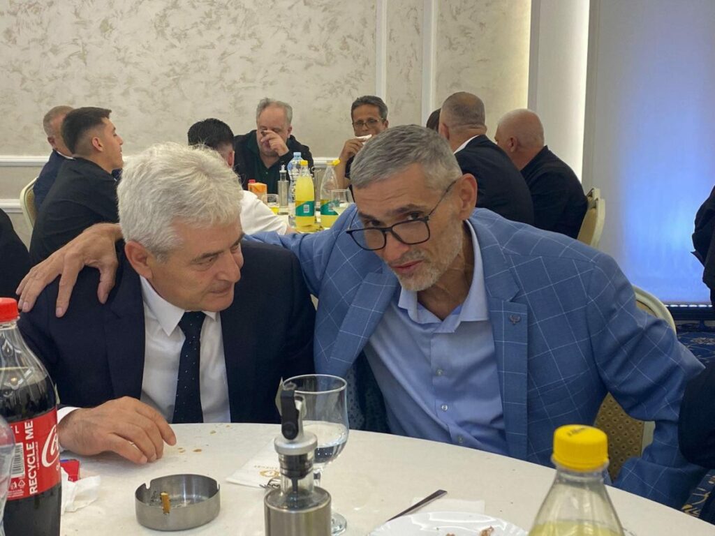 Ali Ahmeti ngushëllon për ndarjen nga jeta të Dr. Aliriza Osmanit 3 ali ahmeti ngushellon per ndarjen nga jeta te dr aliriza osmanit 68a1edd78b923