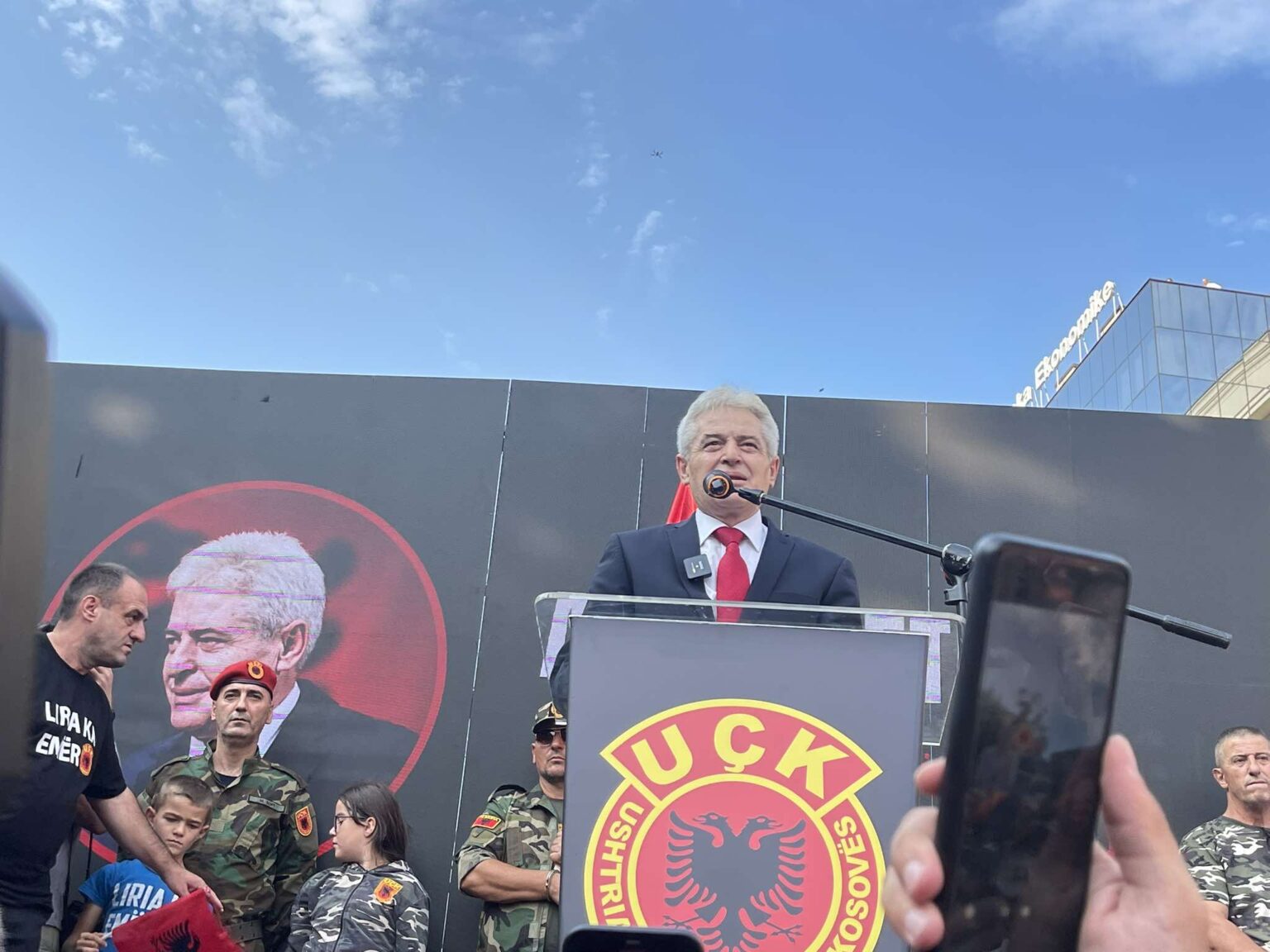 ali ahmeti populli shqiptar spranon qe historia e tij te shkruhet nga te huajt me gjithe respektin per ta 6894d5dbec08d