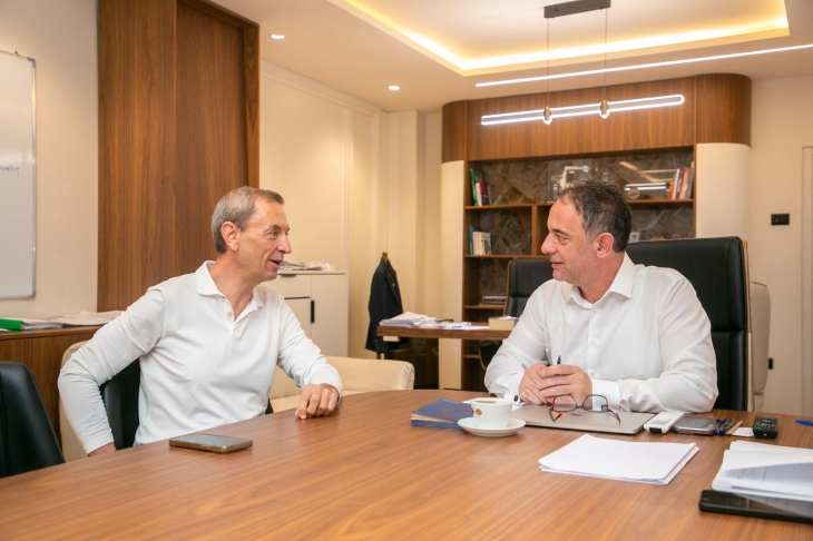 aliu u takua me kedevin te gjitha spitalet private nga 15 shtatori duhet ta informojne msh per te gjitha kontrollet dhe intervenimet e kryera 68ac3375eea33