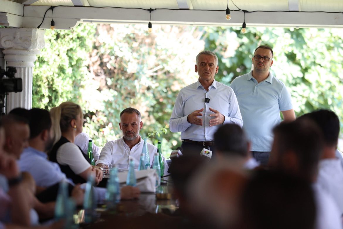 Arben Fetai: Nexhmedin Sadiku, kryetari i ardhshëm i Likovës 1 arben fetai nexhmedin sadiku kryetari i ardhshem i likoves 68a08049ee260