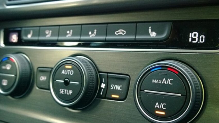 aromat e pakendshme dhe lageshtia si mund ta pastroni vete kondicionerin e vetures 689bd18ca61df