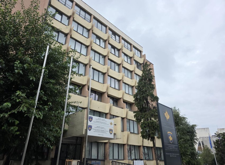 Arrestohet një person në pikën kufitare në Merdare, dyshohet për krime lufte në Vushtrri 3 arrestohet nje person ne piken kufitare ne merdare dyshohet per krime lufte ne vushtrri 68a213c1b09c1