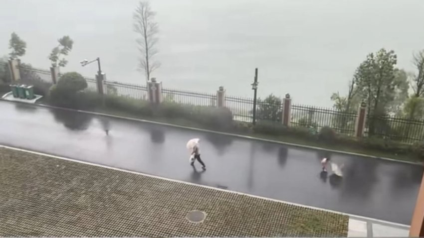 babai e le femijen e tij ne stuhi ne kine per te shpetuar veten 689500fb4ba57