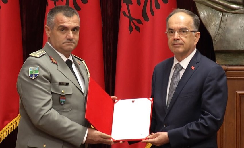 begaj dekreton per nje mandat te dyte shefin e shtabit te pergjithshem te fa se 6899d5f49c0ca