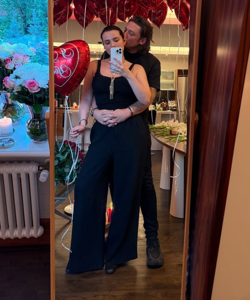 bella thorne surprizon te fejuarin mark emms me nje propozim romantik 68a3a69250b1f