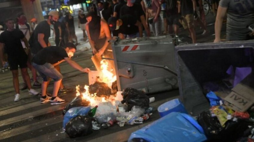 beogradi si zone lufte shikoni perplasjen e ashper midis protestuesve dhe policise ne serbi 68a036e73c507