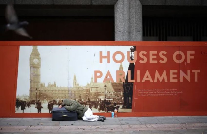 Britania e Madhe, ministrja e Strehimit jep dorëheqjen. U akuzua se dëboi qiramarrësit në pronën e saj dhe rriti qiranë 3 britania e madhe ministrja e strehimit jep doreheqjen u akuzua se deboi qiramarresit ne pronen e saj dhe rriti qirane 6895aadbcdf21