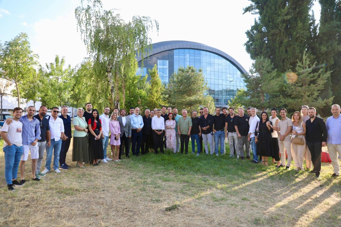 Çair – Izet Mexhiti: Mbështetja për artistët, prioritet për zhvillimin kulturor 1 cair izet mexhiti mbeshtetja per artistet prioritet per zhvillimin kulturor 68a99076d558d