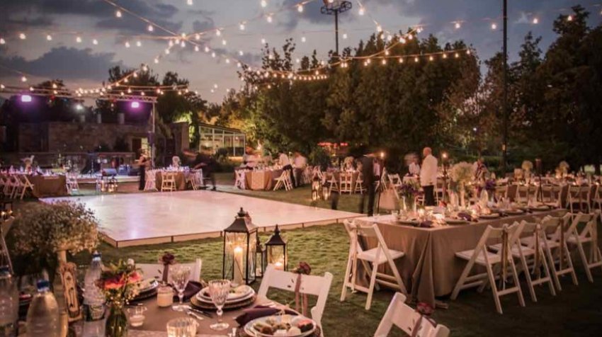 dasma kthehet ne tragjedi gjyshi i nuses nderron jete ne mes te salles 68ac4c74a7ba9