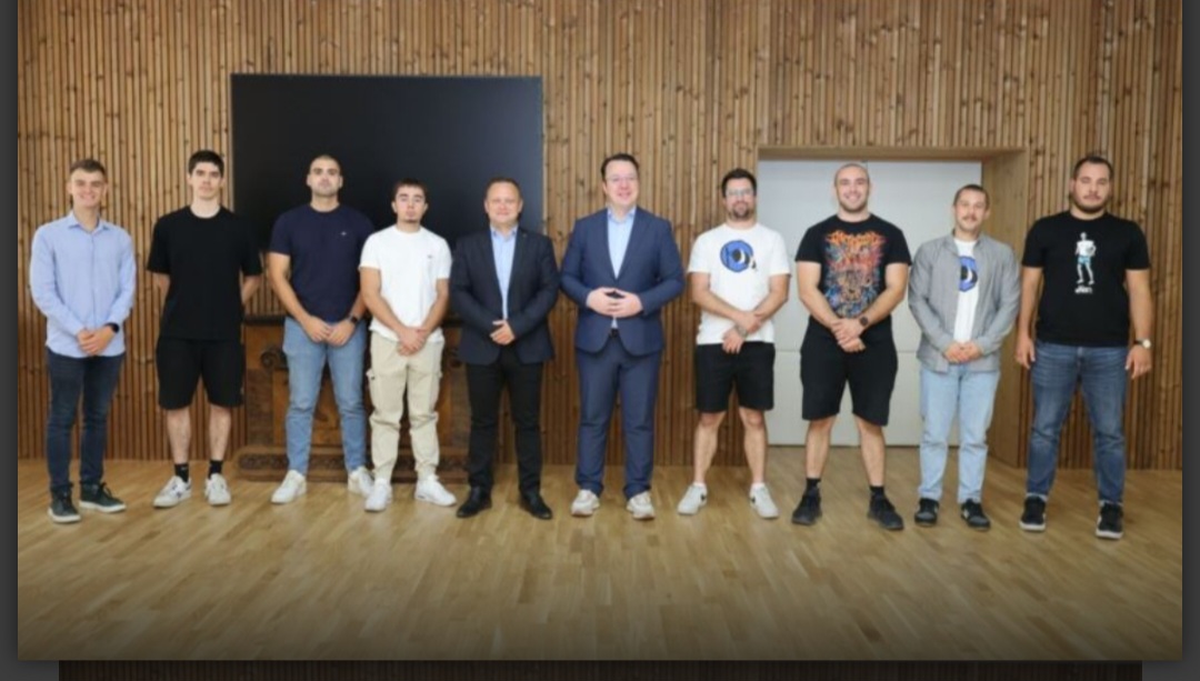 dhjete persona moren certifikata per kandidate per pilote nikollovski maqedonia ka kapacitet te udheheqe projekte te medha 688cb4aebe3e4