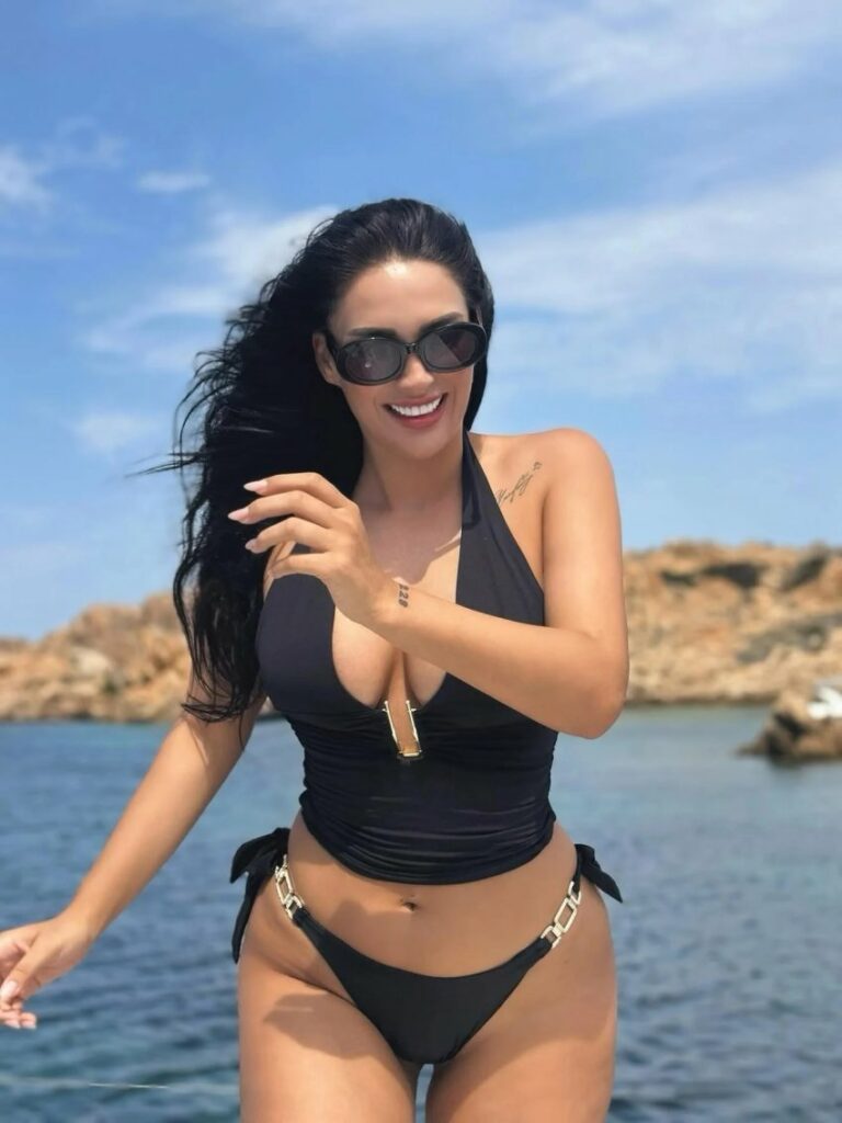 “Do të vesh pantallona dhe golf në plazh”, moderatorja e njohur shqiptare përplaset me komentuesin 2 do te vesh pantallona dhe golf ne plazh moderatorja e njohur shqiptare perplaset me komentuesin 6893f0ce0024c