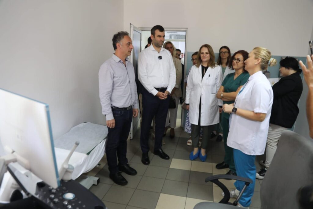 Drejtori i Mepsos, Burim Latifi bën donacion eho aparat prej 50 mijë eurosh për gjinekologjinë e Çairit 3 drejtori i mepsos burim latifi ben donacion eho aparat prej 50 mije eurosh per gjinekologjine e cairit 689368675fa77