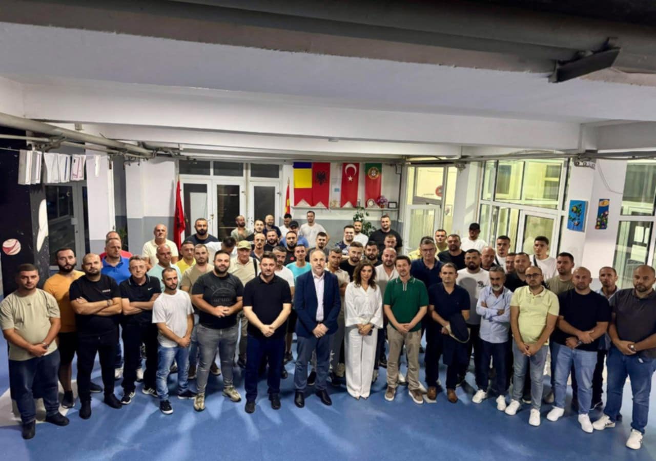 Elmazi me strukturat e VLEN-it në Saraj: Së bashku duke ndërtuar rrugën drejt fitores! 1 elmazi me strukturat e vlen it ne saraj se bashku duke ndertuar rrugen drejt fitores 6893d8e6840ad