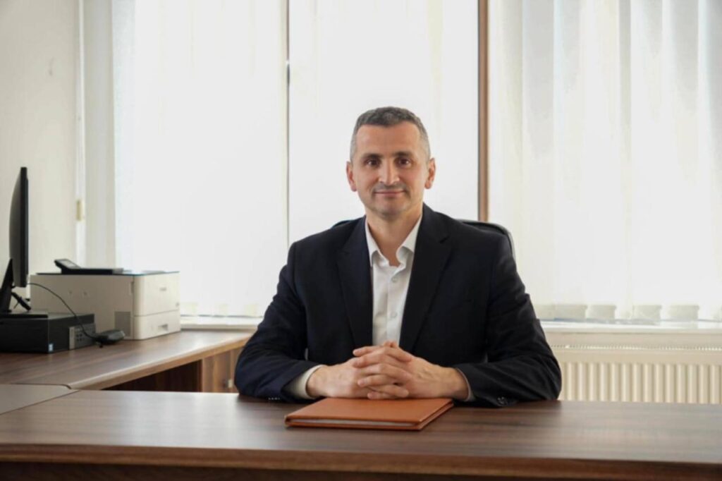 fisnik mela shpall kandidaturen per kryetar te dibres dibra nuk ka me kohe per te humbur ka ardhur koha per nje vizion te ri 688d252db8be4