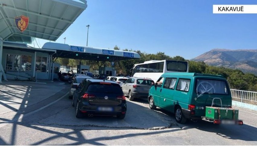 Fluks udhëtarësh në Kakavijë, policia kufitare: Po punojmë me ritme të përshpejtuara për të shmangur radhët kilometrike 2 fluks udhetaresh ne kakavije policia kufitare po punojme me ritme te pershpejtuara per te shmangur radhet kilometrike 6898f504927f1