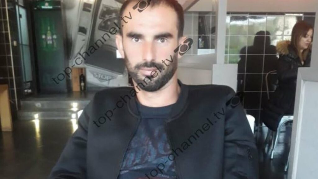 FOTO/ Kush është 32-vjeçari që u godit për vdekje me thikë në Divjakë, punonte gjatë sezonit veror në Himarë 3 foto kush eshte 32 vjecari qe u godit per vdekje me thike ne divjake punonte gjate sezonit veror ne himare 68a57c50d21a6