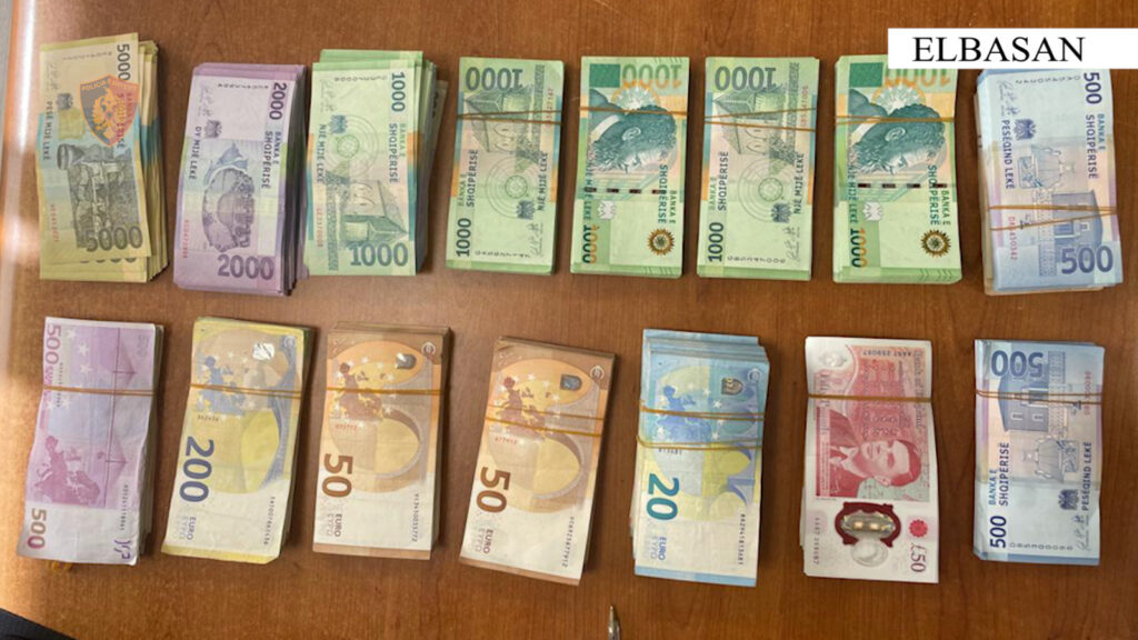 fshihnin te ardhurat qe perfitonin nga kembimi i valutave3 administratore nen hetim 689af58e62b6c