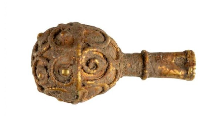 Gërmim i rastësishëm në Britani/ Studentja gjen një medaljon ari 1200-vjeçar 2 germim i rastesishem ne britani studentja gjen nje medaljon ari 1200 vjecar 68ae0e745261c