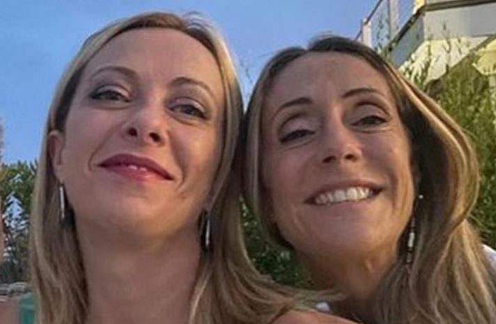 giorgia meloni dhe motra e saj viktima te webit qe publikon fotot e grave me komente seksiste kryeministrja italiane e neveritur denim pa asnje meshire 68b194319244c