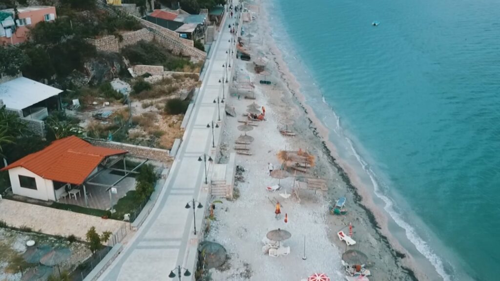 himare 83 plazhe publike vendosen edhe cadra falas per pushuesit 688dfecc43f28