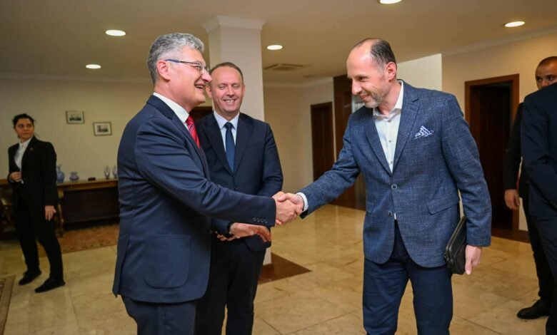 ibrahimi mirenjohje per kontributin e bilal sucubasit shpresojme ne vazhdimin e bashkepunimit edhe ne te ardhmen 68af6c1a8c125